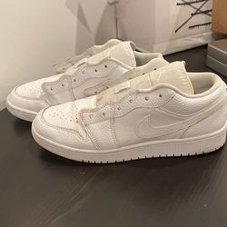 Jordan 1s White Lowtop Size 7y