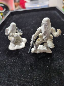 2.5-inch Imperial Snowtrooper mini-sculpture figures from the 2006 Hasbro Star Wars Unleashed Battle Packs.  ( Glass Display )