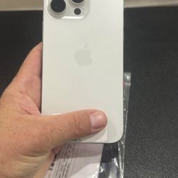 Clean Unlock iPhone 15 Pro Max 256gb 