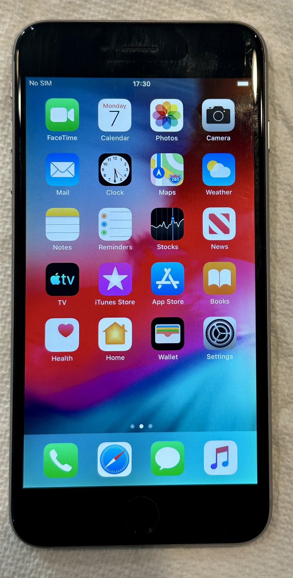 Apple iPhone 6 Plus - 64gb- Black