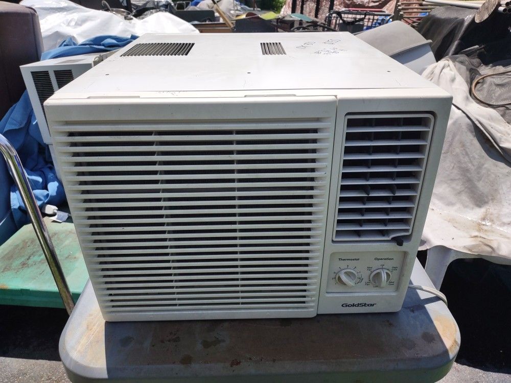 10,000 BTU Window Air Conditioner Older AC Unit But Good Quality