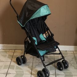 LIKE NEW SUMMER 3D LIGHT STROLLER!!!