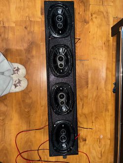 Cajón con las 4 bocinas kicker
