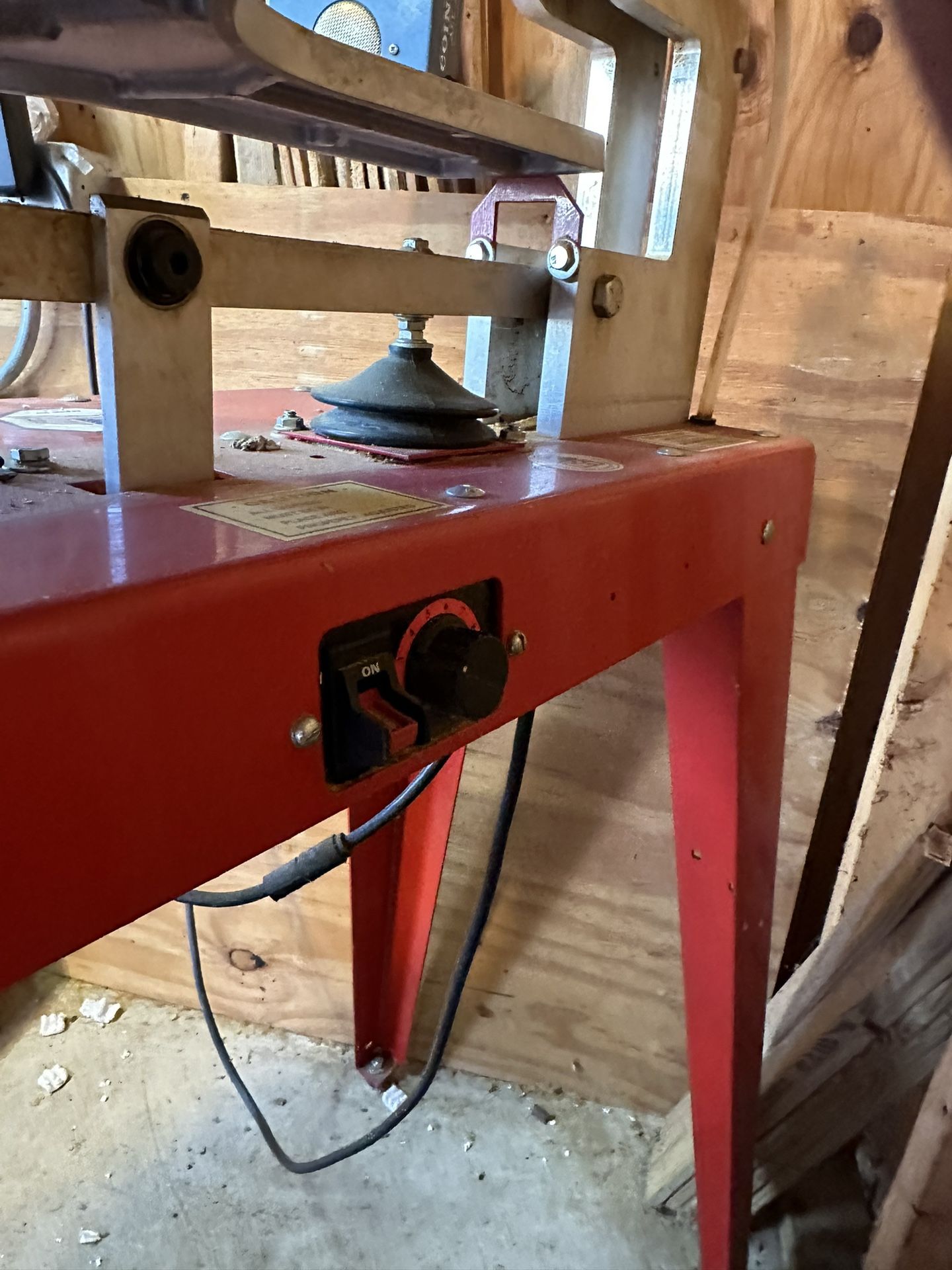 RBI HAWK PRECISION SCROLL SAW, 20" MODEL 220 VARIABLE SPEED WITH STAND