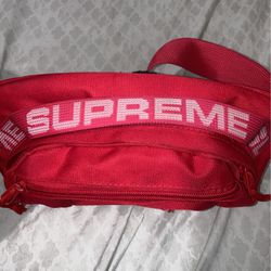RED SUPREME FANNY PACK ‼️‼️