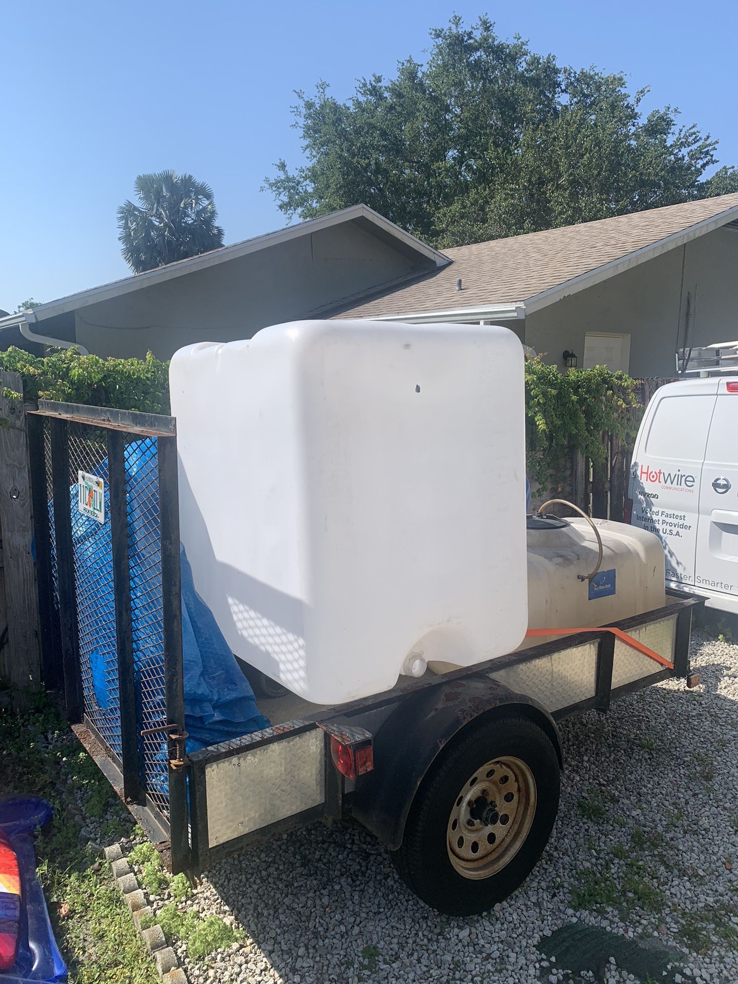 300 Gallons Water Tank With Discharge Valve 