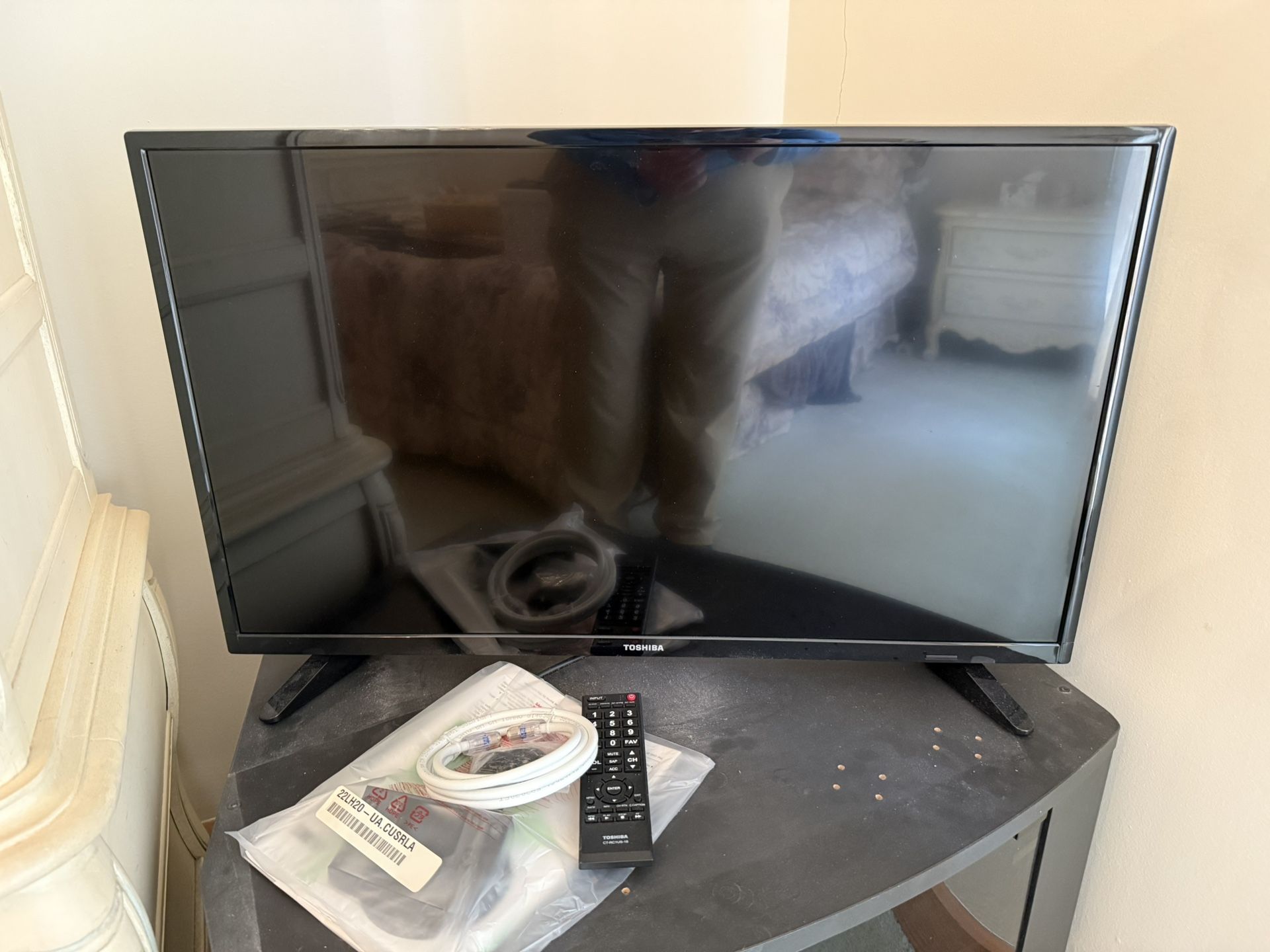 TV – 32" (Not Smart TV)