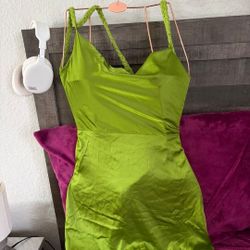 Pretty Satin Green Dress 🌻 Small