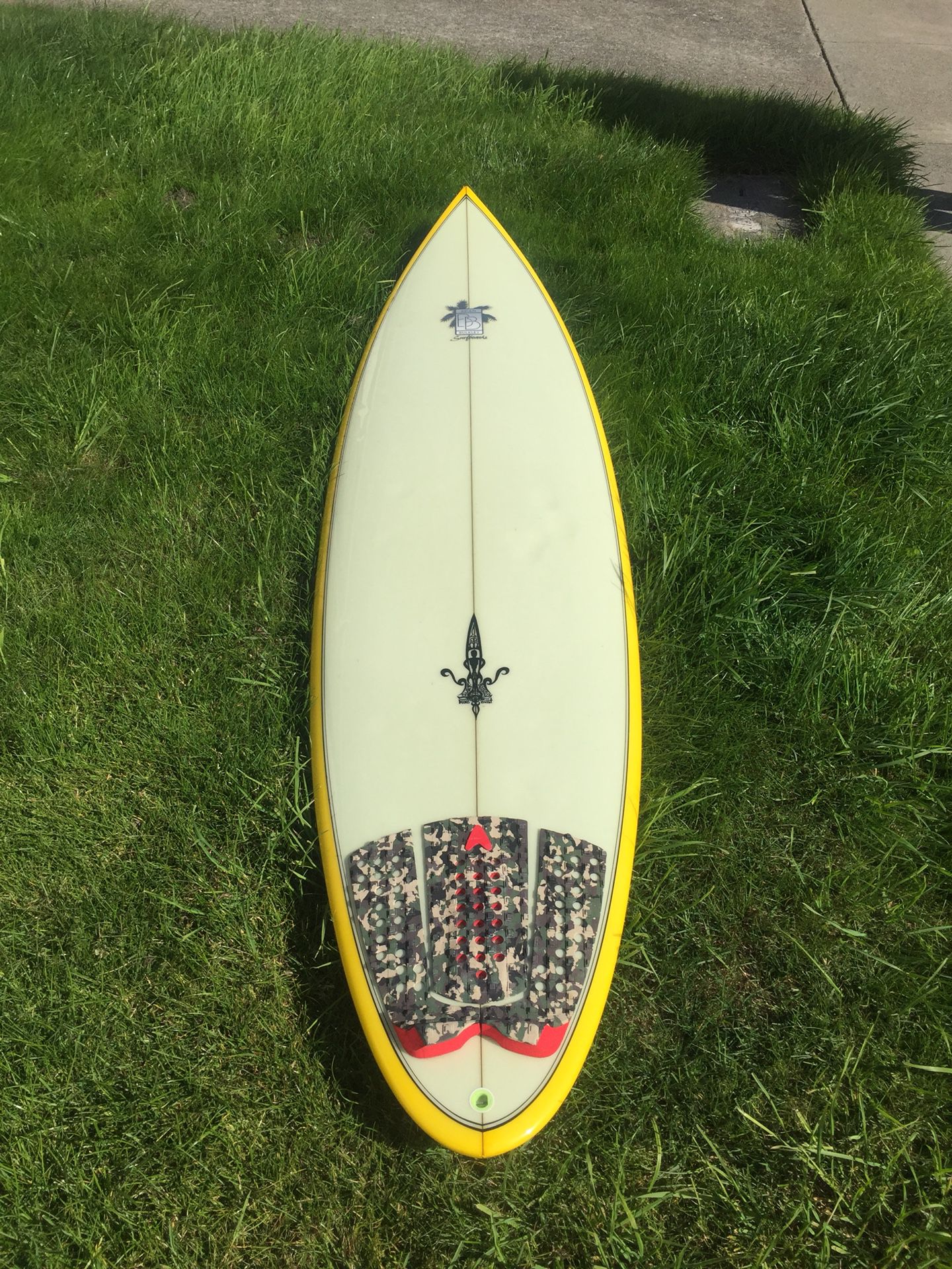 7’6 BRIAN BUKLEY SURFBOARD IN MINT CONDITION