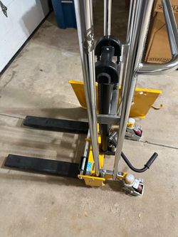 Manual Hydraulic Pallet Stacker – 880 lb Capacity – 63” Lift