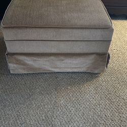 Small ottoman  color caramel