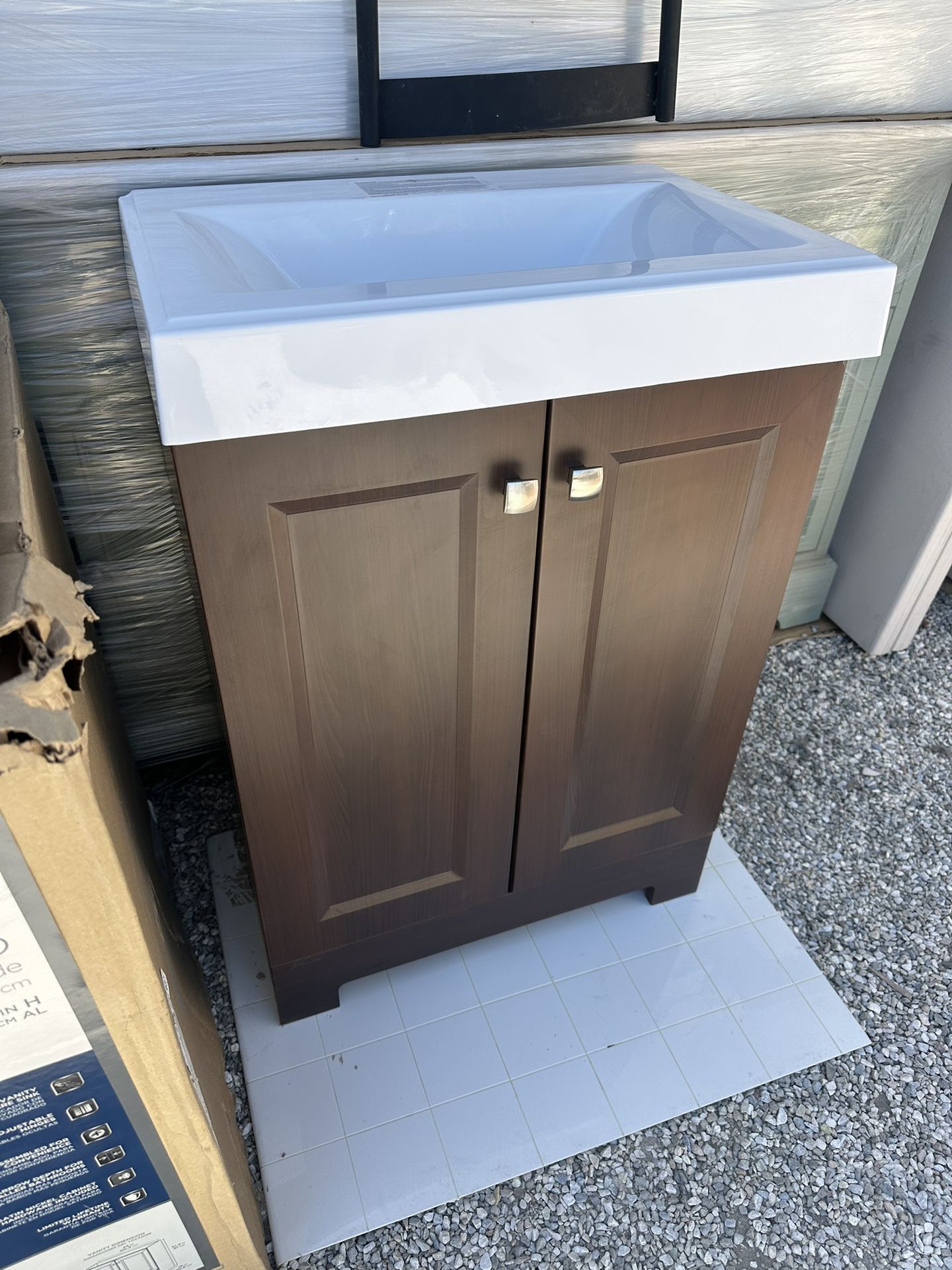 Hi everyone we have this beautiful vanity new in box retail $433 here only $275 no tax this vanity only get little scratch. But still really good pric