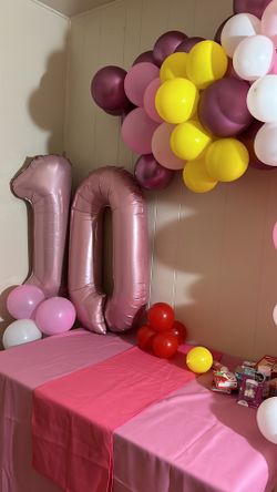 Balloon Garlands Available