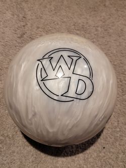 13 Lb Columbia 300 White Dot Diamond Bowling Ball