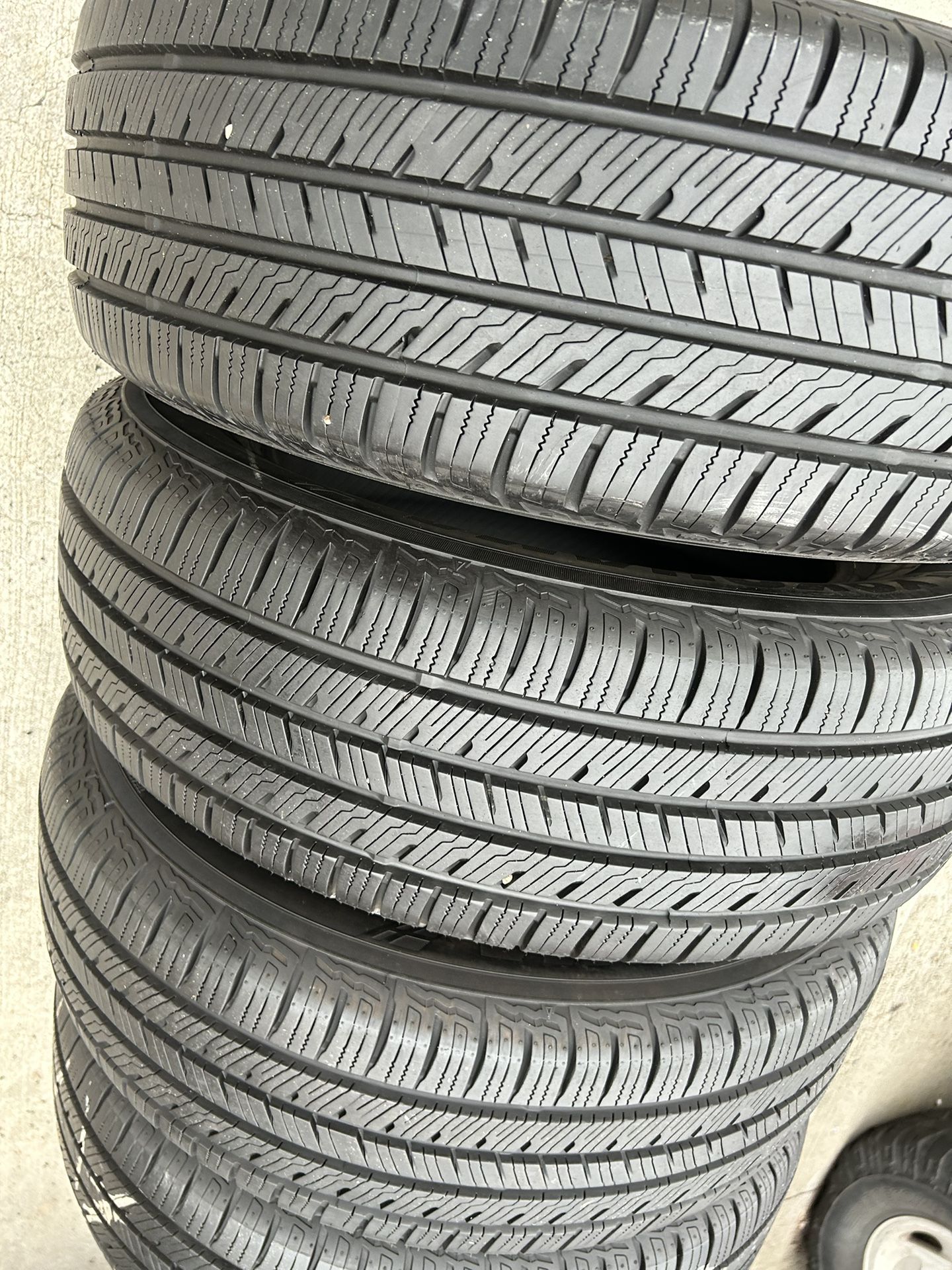 225/65R17 Yokohama Tires Are 85% New