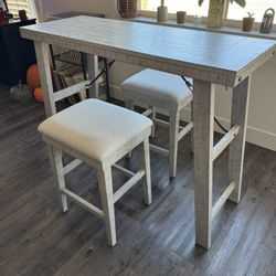 🌿🍽️✨ Ashley Carynhurst 3-Piece Counter Table + 2 Bar Stools – (Excellent Condition)