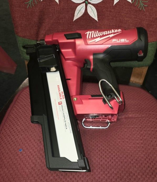 Milwaukee M18 FUEL Nailer