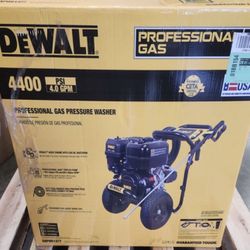 NEW DEWALT 4400 PSI 4.0 GPM Gas Pressure Washer with 420cc Engine Triplex Pump Commercial Cold Water Power Washer  