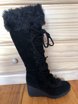 Breckelle’s black wedge boots