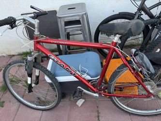 Giant Yukon Aluminum Mountain Bike – 19.5” Large Frame