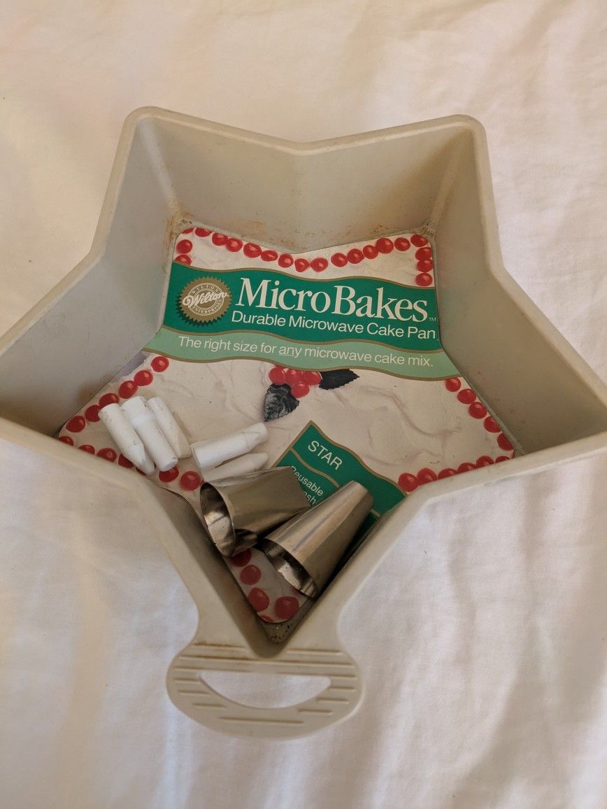 MicroBakes Microwave Cake Pan Star Shaped 9"