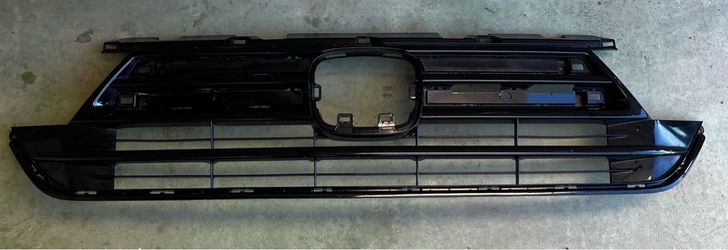 2021-2023 Honda Odyssey Front Bumper Upper Radiator Grille OEM