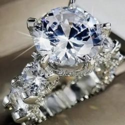 NEW COSTUME JEWELRY RING SIZE:8.5 (MPU)