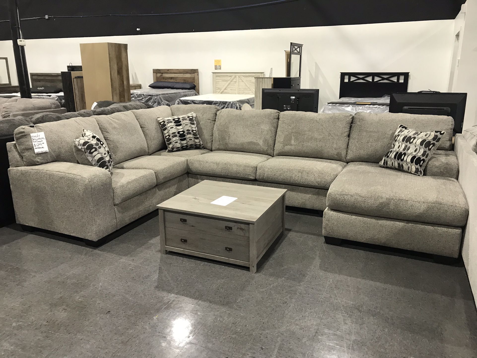 Platinum Sectional With Chaise