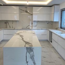 Custom Kitchen Cabinets 