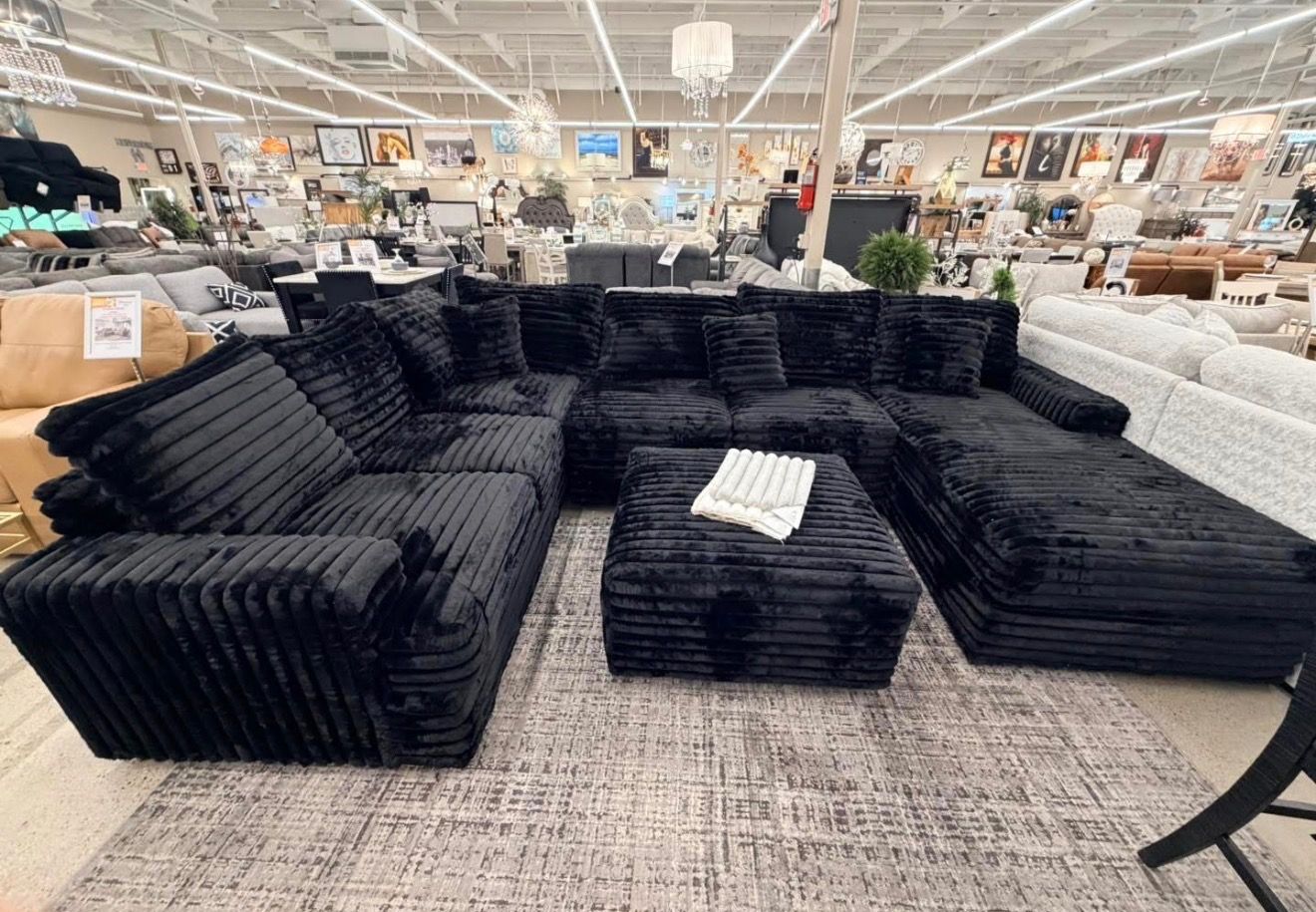 Sectionals /Livingroom furniture /corduroys /matching ottoman /same day delivery 🚚