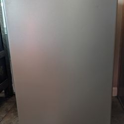 Frigidaire Refrigerator 