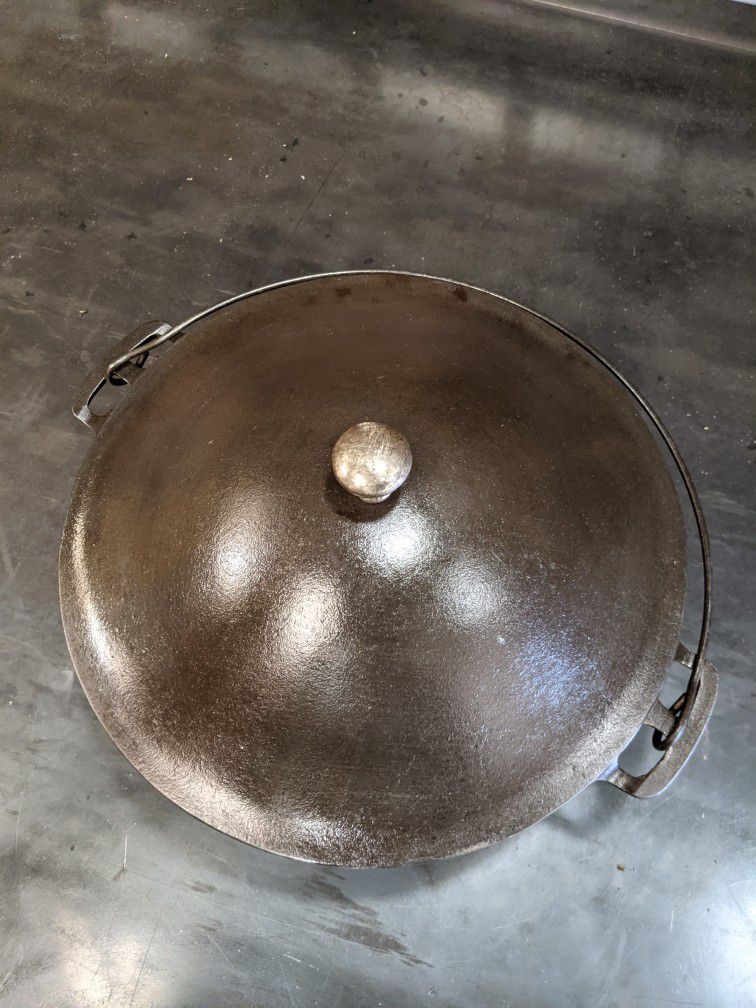 No 9 Wagner Ware Sidney Round Roaster Dutch Oven for Sale in Concord, CA -  OfferUp