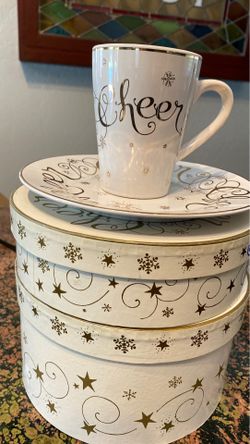 4 plates and mugs for Year Round Cheer