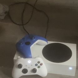  Xbox Series S With Games And 2 Controllers 