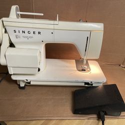 Vintage Singer Merritt 3140 Sewing Machine.  