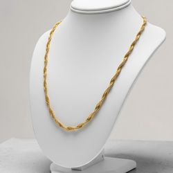 18" Gold-toned Singapore Style Twisted Helix Rope Sparkle Effect Chain Necklace. Excellent Condition. This jewelry item is a twisted rope chain neckla