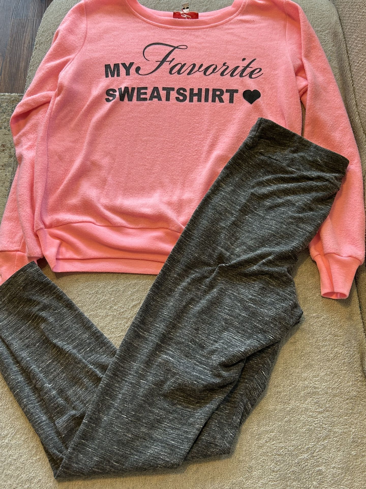 Women’s 2pc Size Small Mixed Lot Leggings & Graphic Sweatshirt To include: Time & True leggings Pop Up Shine graphic sweatshirt
