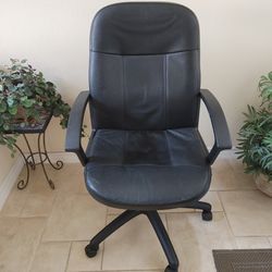 Black Executive Swivel Office Chair