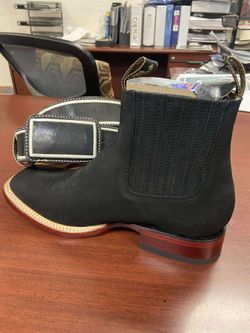 Botín de piel punta cuadrada y cinturón Pitiado acordonado