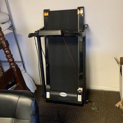 Cursor Fitness Treadmill