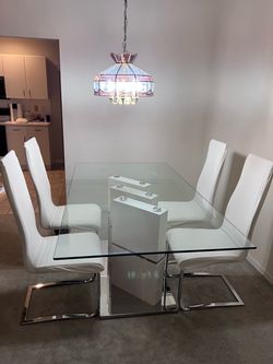 Dining table & chairs