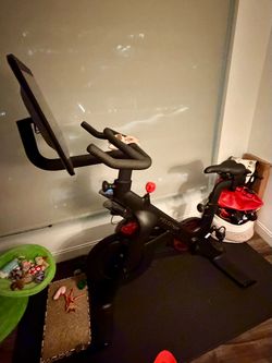 2020 Peloton Bike Plus in Good Condition with Accessories - Boston, MA