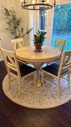 Round Dining Table with 4 Chairs