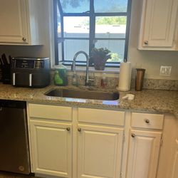 Kitchen Cabinets And Granite Counter Top