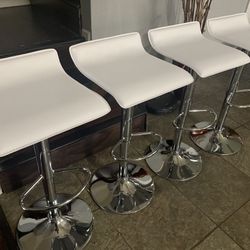 New Set Of 4 White Bar Stools (flat) / White Pub Stools / Adjustable Height / Swivel / Price Is Firm / New In 📦 