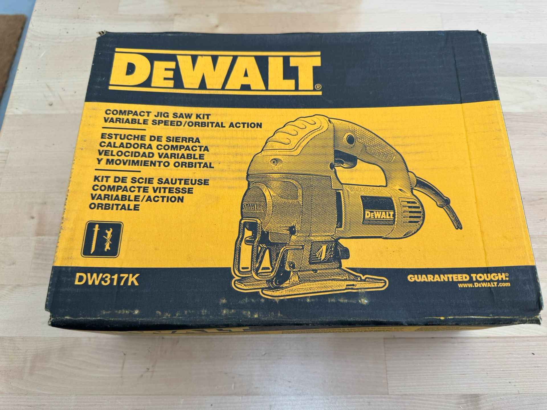 NWT Brand New DEWALT Compact Jig Saw Kit Corded Electric Tool Only