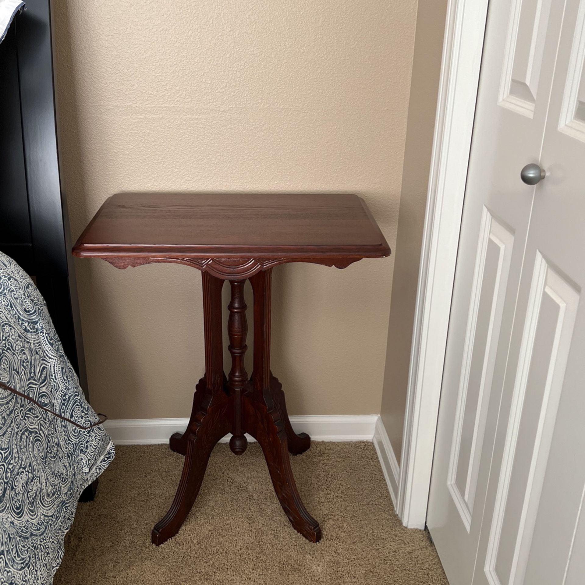 Antique Beautiful End Table 