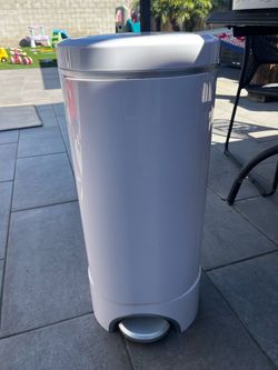Munchkin Diaper Pail