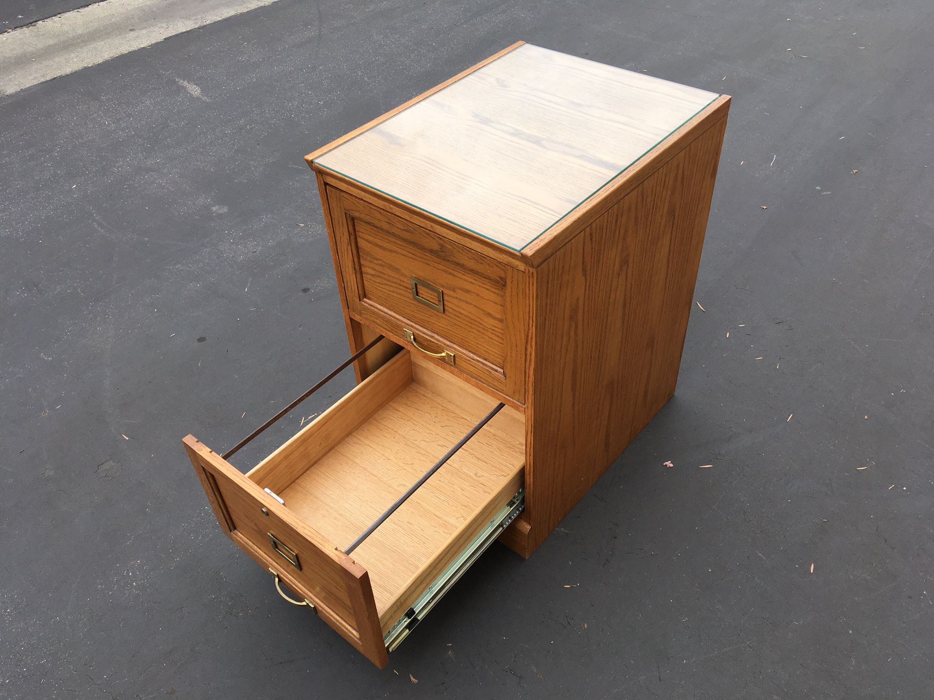 FILE CABINET WITH GLASS TOP