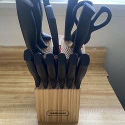 knife set with two pairs of scissors